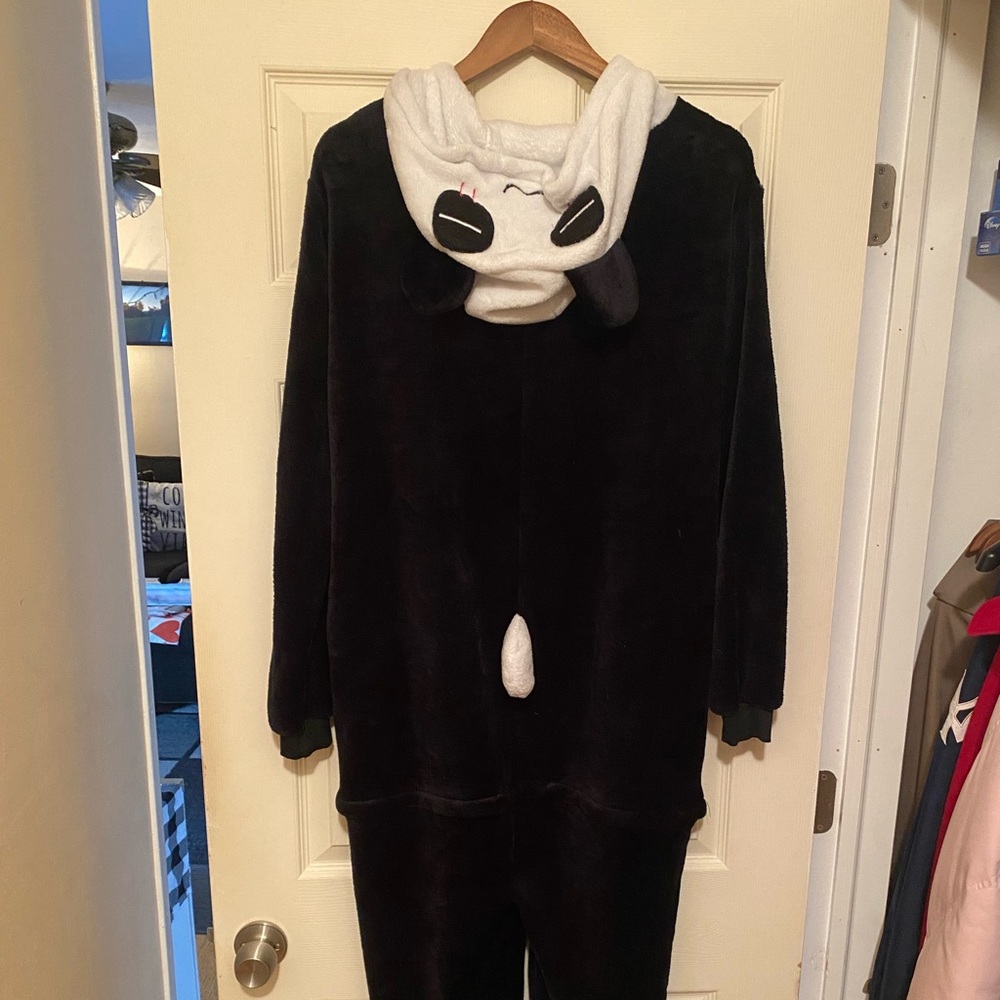 Panda onesie - Picture 2 of 2